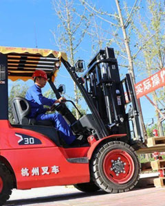 濟(jì)睿學(xué)校叉車(chē)龍門(mén)吊汽車(chē)吊培訓(xùn)考證